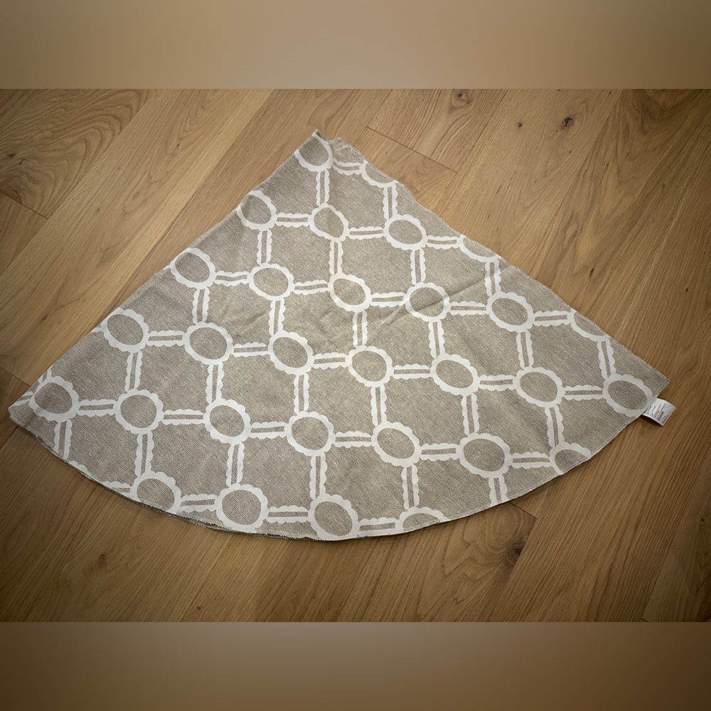 Crate & Barrel Christmas Tree Skirt Noelle Ivory